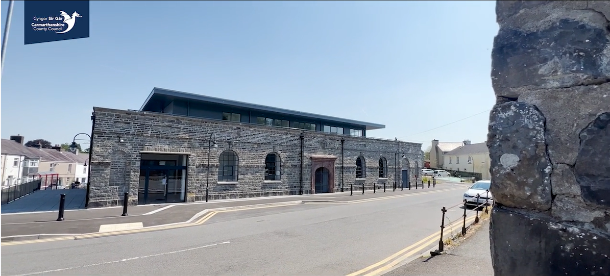 Yr Hen Farchnad (Exterior)